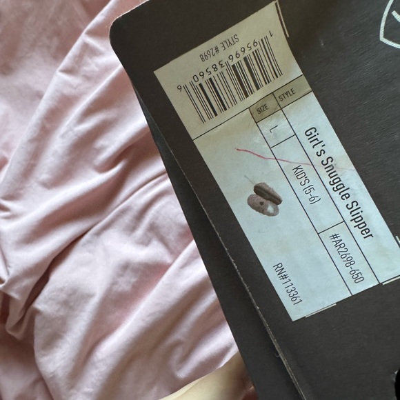 Pink ariat slippers - Picture 3 of 4